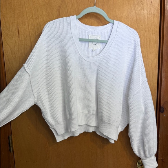 Aerie Women's Cream V-Neck Sweater - Picture 2 of 3